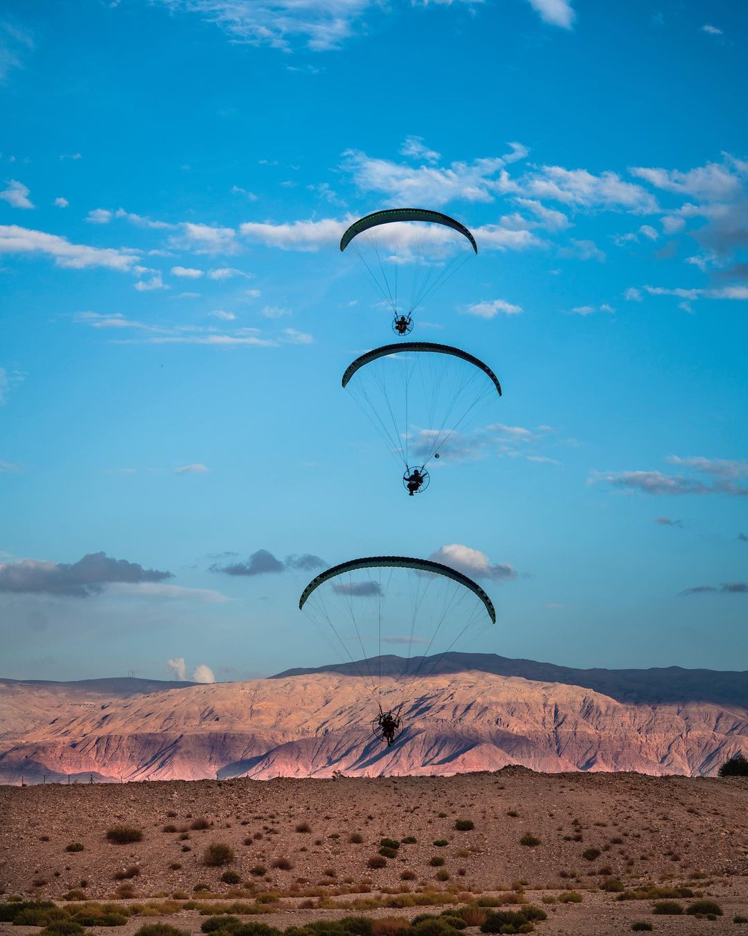 Scenic paramotor flight